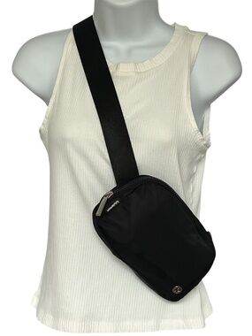 Lululemon Waist Bag Travel Black Crossbody Zippered Back Pocket Top Zip